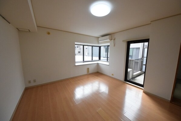 リズ市川平田の物件内観写真